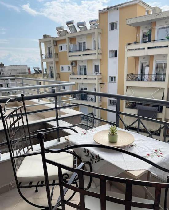 La Vie Est Belle Apartment Кавала Екстериор снимка